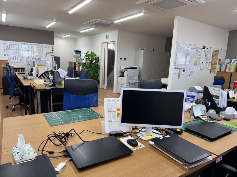 スキルが身に付き資格も取得できる!!区画線設置作業員(道路のライン施工・標識設置等)