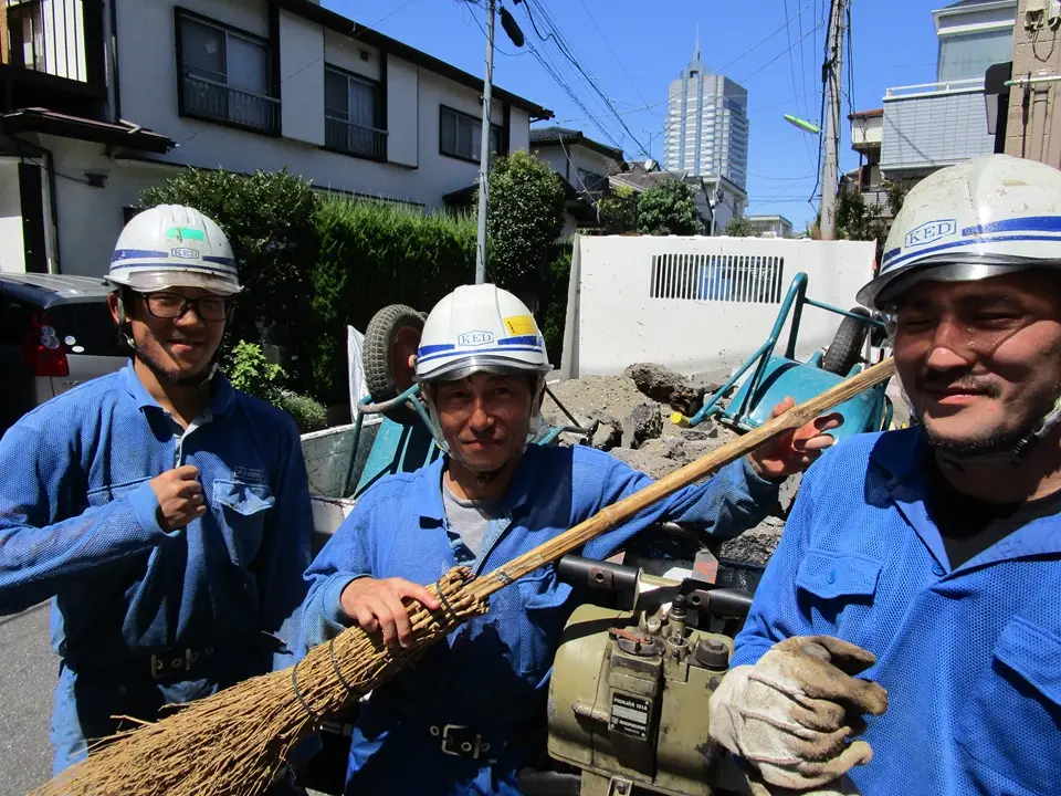 未経験の隊員も大歓迎!電柱に関する道路舗装工事!