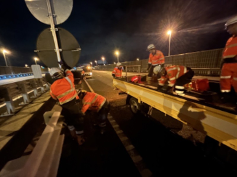高速道路で安全を守る仕事!!高速道路上のメンテナンス作業