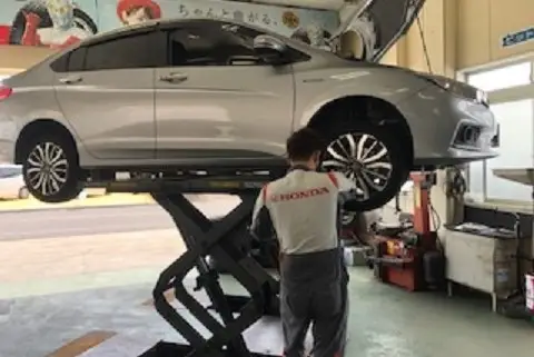 Honda Cars ディーラーでの自動車整備士!!