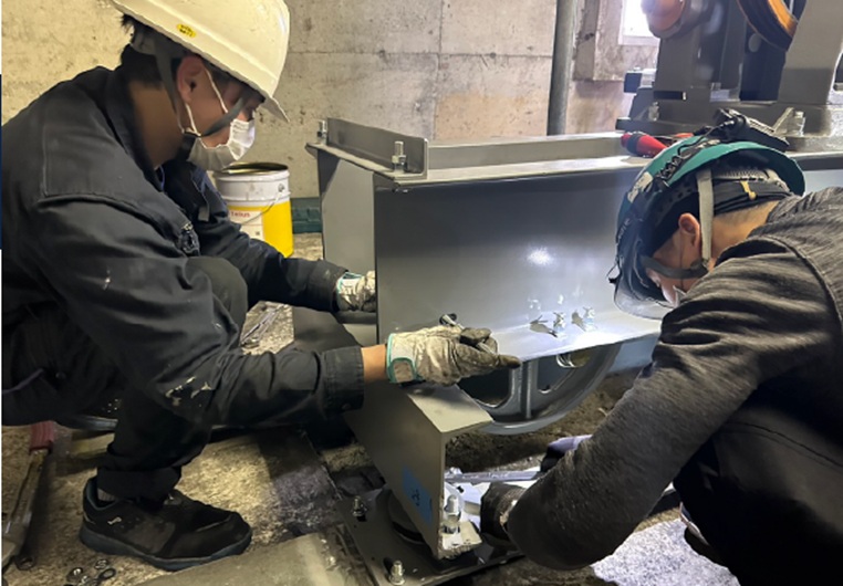 エレベーターリニューアル作業員!!